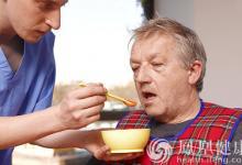 英國“惡毒護工”向癡呆老人口中噴香水 或面臨5年刑期