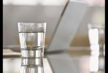 醫院副主任長期往女主任水杯中下藥 致其患重病自殺