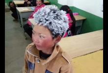 云南昭通“冰花”男孩冒冰霜上學造型走紅,網友:好心疼