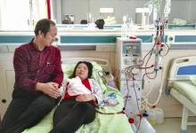 溫大25歲研究生患尿毒癥 57歲父親賣房捐腎救女兒