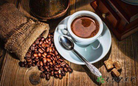 地鐵喝咖啡被罰 喝太多咖啡的危害