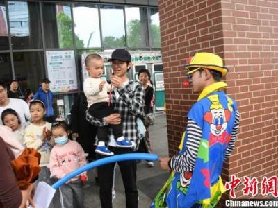 百余位外籍友人上海擼袖獻血