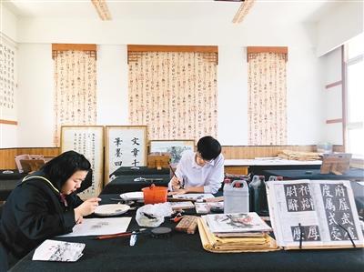 15名聾啞學生的慢節(jié)奏課堂