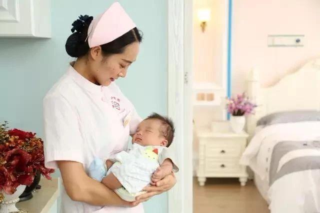 石家莊港大婦產醫院:正確的抱娃姿勢都在這里,小港手把手教你!-易網健康養生網 石家莊港大婦產醫院:正確的抱娃姿勢都在這里,小港手把手教你!