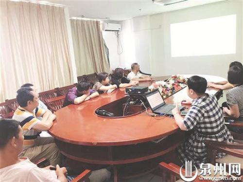 泉州：起底黑護工！持證護理員一天要價200元 只是看你一眼