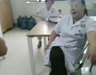 南充市中心醫(yī)院一名婦科醫(yī)生言行不當被責令下崗學習