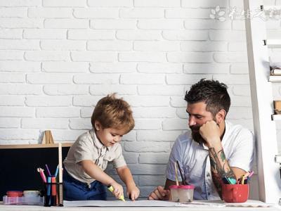 男孩扒車底8小時 父母離異對小孩的危害