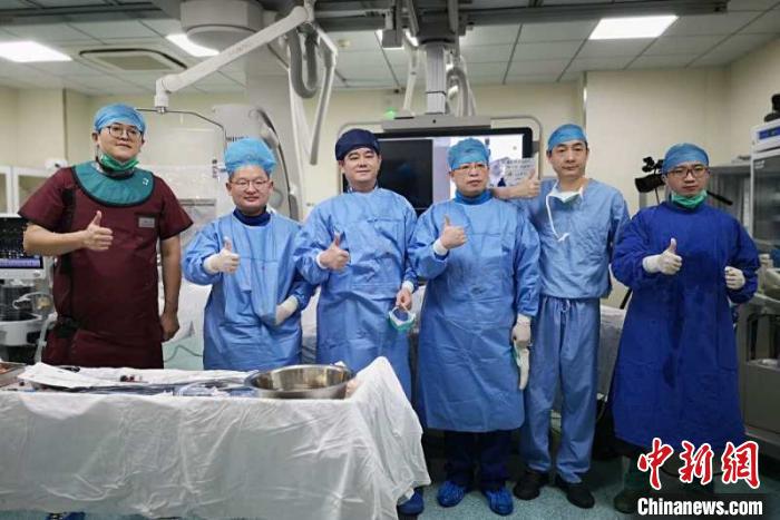 老人天生“翻轉”心臟 多病垂危  專家一站式手術為找回“心寬氣順”