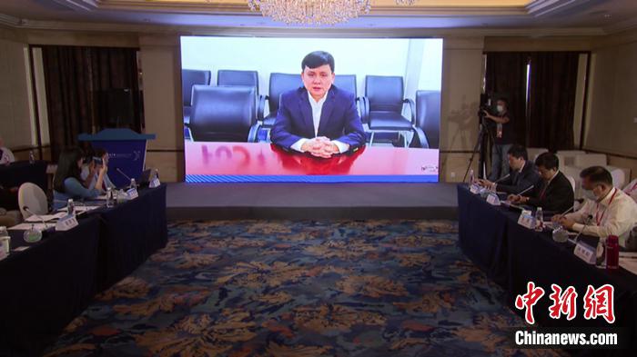 張文宏：新冠病毒成“常駐病毒”  明年初有一批疫苗上市