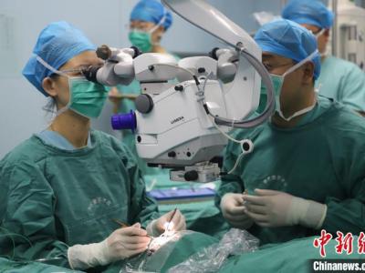 青海省首例折疊式人工玻璃體球囊植入手術(shù)成功實施