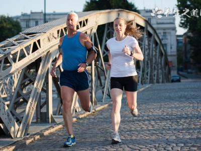 骨科醫(yī)生跑全馬一路治療4人 如何避免跑步受傷