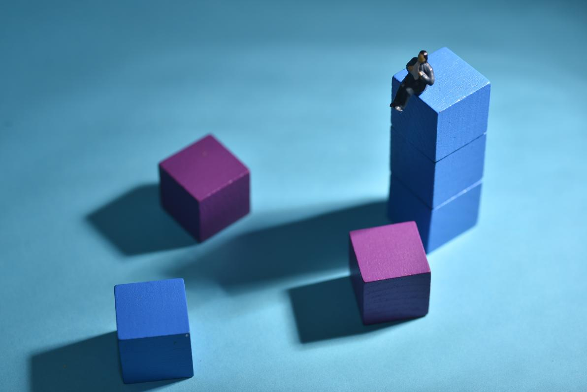 拿孤獨(dú)秀優(yōu)越？別再美化孤獨(dú)感了！