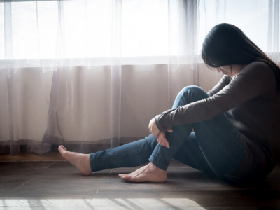 拿孤獨秀優(yōu)越？別再美化孤獨感了！