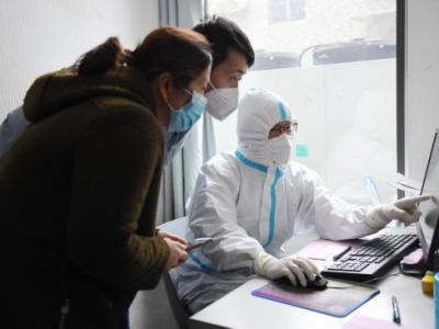 堅(jiān)持人民至上，疫情下就醫(yī)有制度也有溫度