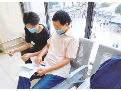 老人獨自就醫不便?可找“陪診師”相助