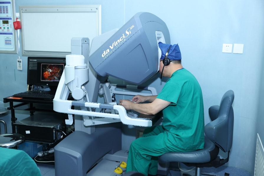 追光的你丨外科手術上演“人機共舞”-易網<a href=http://www.logojc.com/ target=_blank class=infotextkey>健康養生</a>網 追光的你丨外科手術上演“人機共舞”