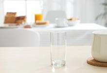 早晨起床喝鹽水，能排毒清腸？你不要命了