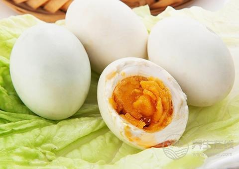 鴨蛋怎么吃最營養(yǎng)？ 新鮮鴨蛋奇妙做法超好吃