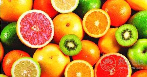 小伙水果當飯連吃一個月進ICU，吃水果這些事情需要注意