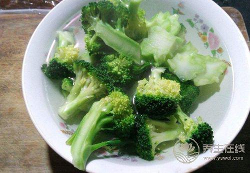 綠色蔬菜挑花眼？這3種對(duì)身體好處很多，你不能錯(cuò)過(guò)