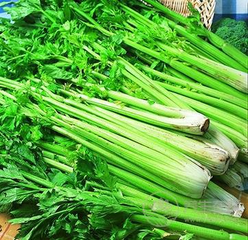 吃芹菜拌腰果降壓養(yǎng)顏  芹菜拌腰果的簡單做法