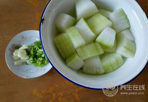 冬瓜的功效作用都很強，常吃冬瓜能消腫利尿改善血糖