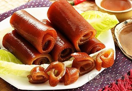 豬皮美容養(yǎng)顏又營(yíng)養(yǎng) 教你幾款家常豬皮食譜 豬皮美容養(yǎng)顏又營(yíng)養(yǎng) 教你幾款家常豬皮食譜