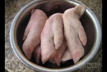 女人吃豬蹄抗衰老好處多  醫(yī)生都是這么挑豬蹄的