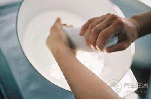 嗓子疼時不妨嘗試這些妙招，省錢又實用！