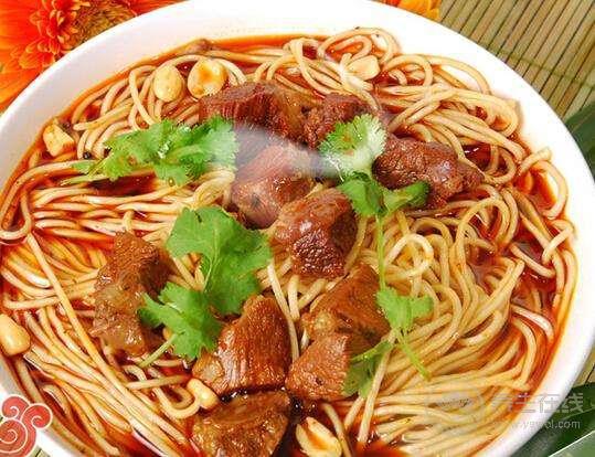 常買餃子皮和面條的人注意了！一定要注意辨別這點