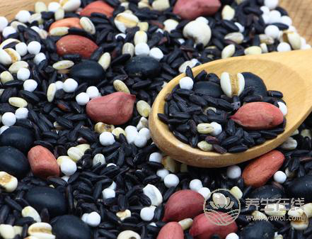 頭皮屑多很尷尬？不妨多吃這幾種食物