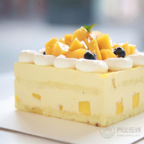 年過40后，這4種食物盡量少碰，以免給血管“添堵”