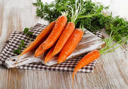 視力下降要注意，6種食物多吃