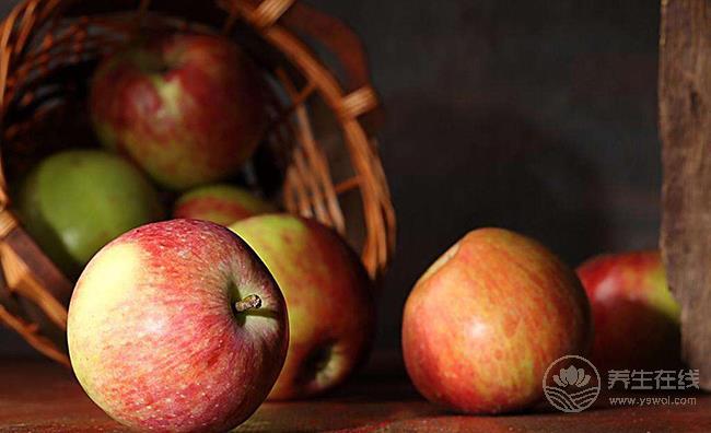 蘋果對身體有很多好處，但這3類人不適合吃