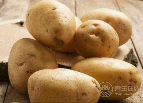 變綠發(fā)芽的土豆有毒，這幾種也不能吃