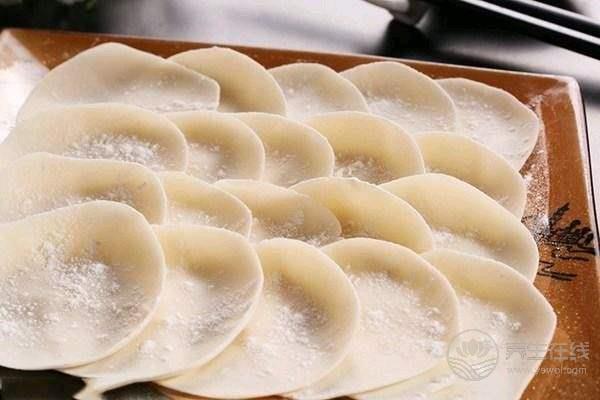 常買餃子皮和面條的人注意了！一定要注意辨別這點