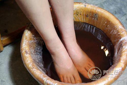 泡腳水加點姜，能有想不到的功效