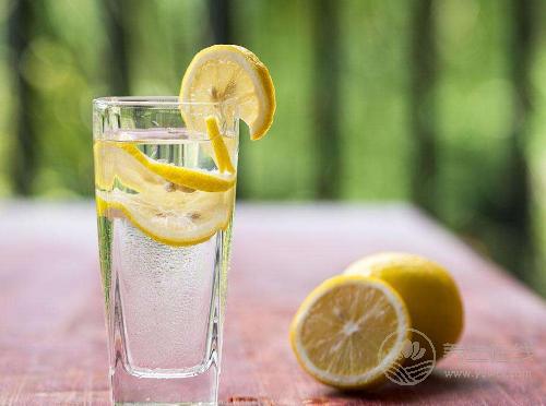 檸檬泡水，這樣泡才養生，泡錯了天天喝都是白費