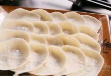 常買餃子皮和面條的人注意了！一定要注意辨別這點