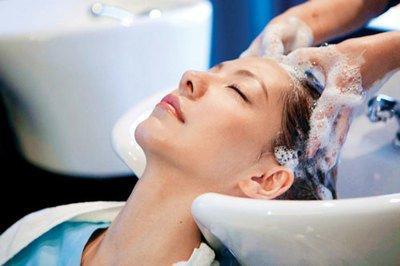 洗了頭發(fā)是自然干好還是用吹風(fēng)機吹干好