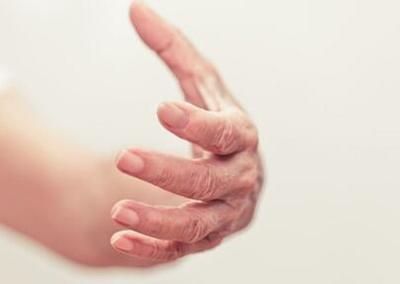 手抖的原因有哪些怎樣有效治療手抖