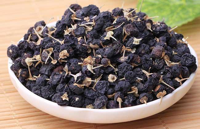 黑枸杞如何搭配其他食材一起泡酒