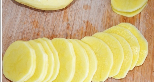 使用生土豆片是否可以達到消炎的目的