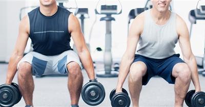 在做深蹲時應(yīng)該怎樣調(diào)整自己的呼吸