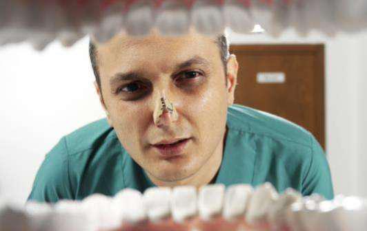 口臭的根源在于什么?哪些原因導致口臭?