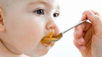 嬰兒在不同的年齡階段應該如何添輔食