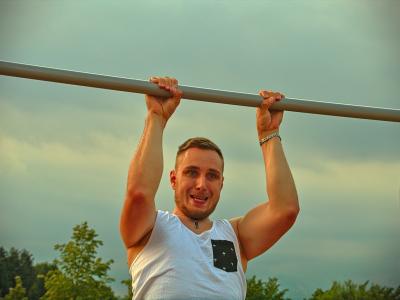 通過訓(xùn)練引體向上會(huì)刺激身高的生長嗎