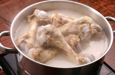 大骨煲湯的搭配有哪些放哪些食材好