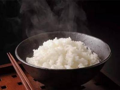 用電飯煲蒸米飯的技巧以及制作方法