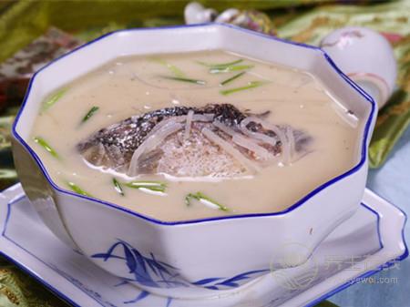 鯽魚湯有哪些簡單的做法 鯽魚湯的簡易做法